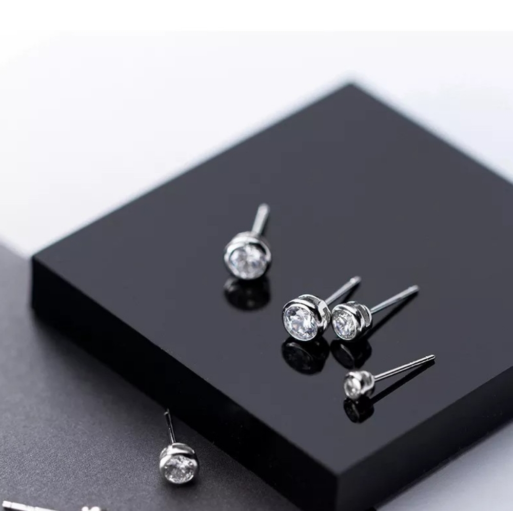 NEW Platinum Plated S925 1 cttw Bezel Stud Earrings - Picture 14 of 16
